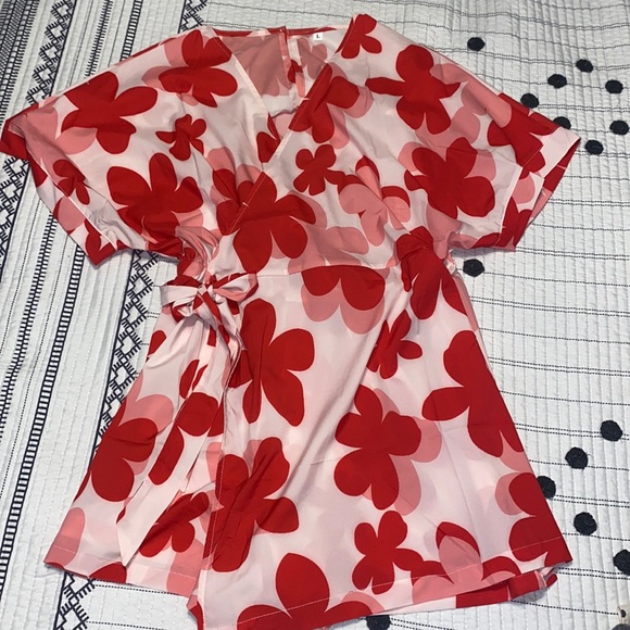 Floral wrap Romper - Picture 2 of 7